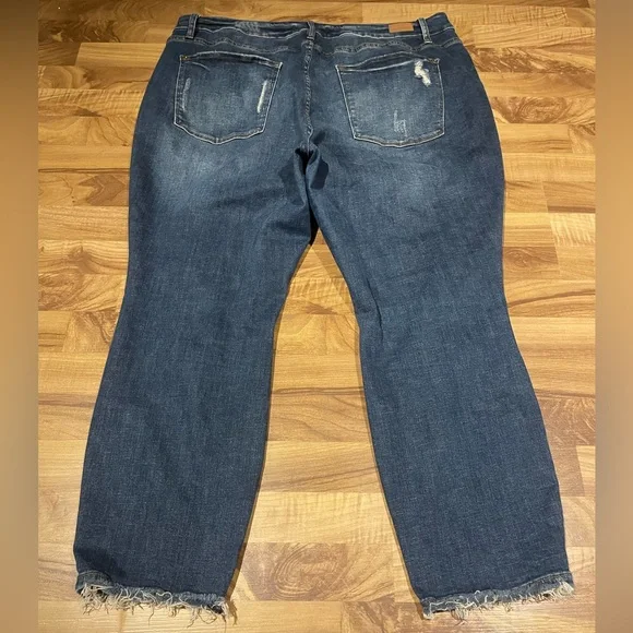 Judy Blue Boyfriend Fit Ripped Jean 22W - Picture 7 of 9